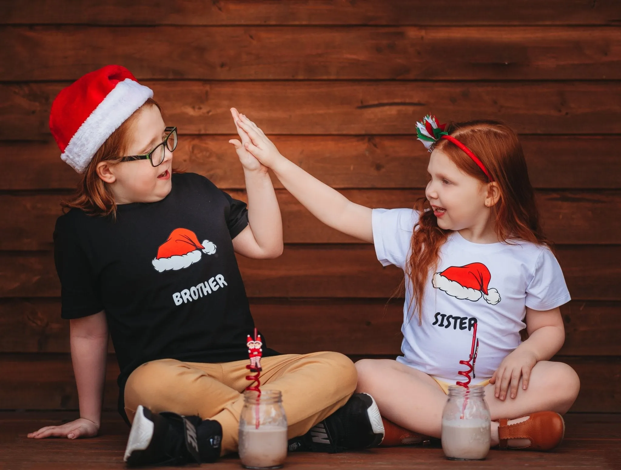 SISTER CHRISTMAS HAT KIDS T-SHIRT